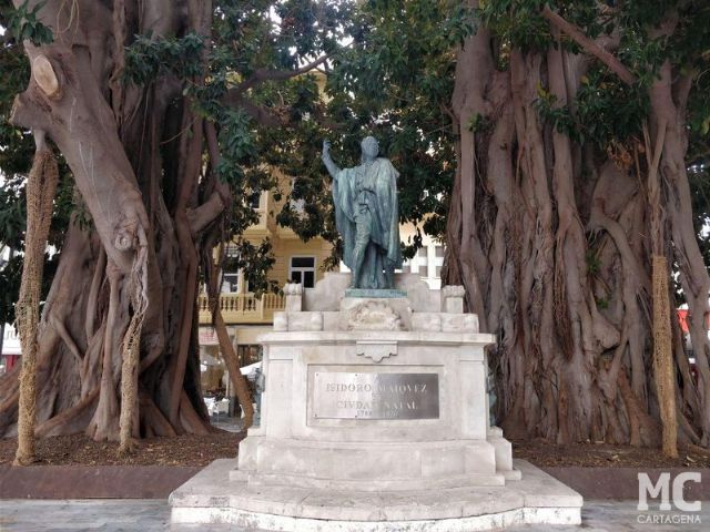 Ricardo Segado reclamará al Gobierno municipal que reponga la estatua de Isidoro Máiquez en el centro de la Plaza San Francisco - 2, Foto 2