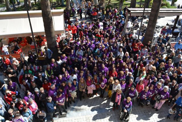 Águilas alza la voz bajo el lema Paremos el mundo para abrazar la tierra - 1, Foto 1