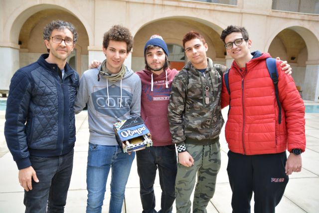 Alumnos de un instituto de Alhama sorprenden con su ingenio en la prueba de carduinos de la UPCT, Foto 2