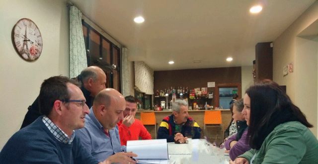 El PSOE y la Asociación de Vecinos del Esparragal analizan el trazado del AVE - 1, Foto 1