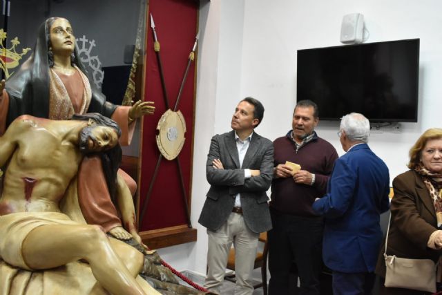 El Alcalde entrega al Paso Morado la imagen de la Santísima Virgen de la Piedad tras completar el proceso de restauración realizado por parte del taller municipal de conservación - 3, Foto 3