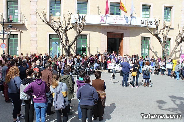 Lectura manifiesto y concentración Día Mujer Trabajadora 2019Se realiza una concentración reivindicativa dando lectura al manifiesto con motivo de la celebración del Día Internacional de la Mujer, hoy 8-M, Foto 1