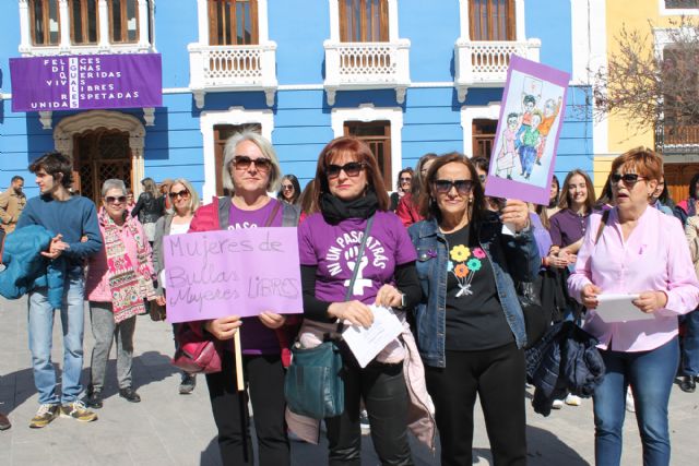 Bullas se manifiesta por el Día Internacional de la Mujer reivindicando igualdad - 4, Foto 4