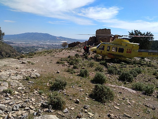 Rescatan a una senderista que se ha torcido un tobillo en Sierra Espuña, Foto 1