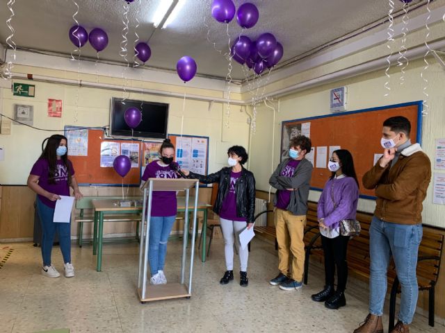 Globos morados por el 8M - 1, Foto 1