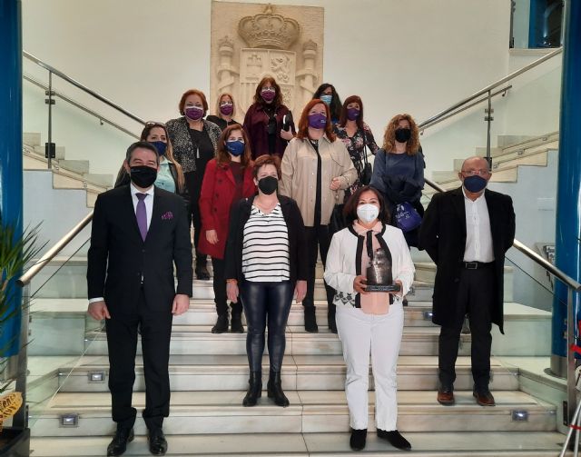 Alcantarilla entrega los Premios de la Mujer 2021 a Carmen López Cremades y a los trabajadores de Ayuda a Domicilio - 1, Foto 1