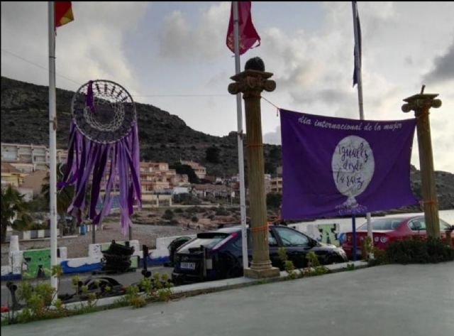 Asociaciones, empresas, entidades y vecinos del municipio de Cartagena se suman a la iniciativa ´Balcones violetas´ - 1, Foto 1