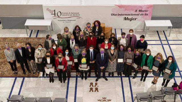 La Asamblea Regional homenajea a todas las alcaldesas del periodo democrático, entre ellas la de Jumilla - 1, Foto 1