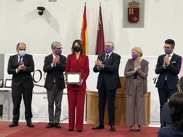 Mari Carmen Moreno recibe, junto a otras 31 alcaldesas, el reconocimiento de la Asamblea Regional - 1, Foto 1