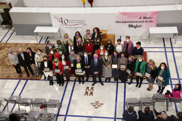 Mari Carmen Moreno recibe, junto a otras 31 alcaldesas, el reconocimiento de la Asamblea Regional - 2, Foto 2
