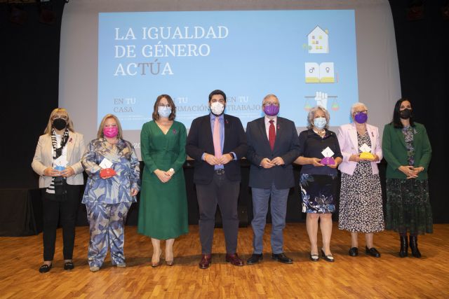 López Miras: Hay que llevar a la realidad la igualdad entre mujeres y hombres que ya recoge la Ley - 1, Foto 1