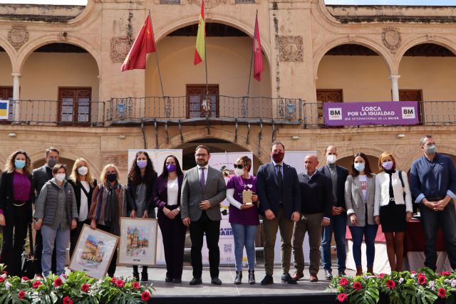El Ayuntamiento reconoce con el 'Premio Mujeres y Hombres por la Igualdad' a Magdalena Molina y Josefa Méndez, y al CEIP Juan González con el galardón 'Lorca por la Igualdad' - 1, Foto 1