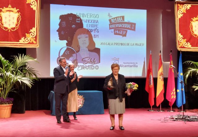 Alcantarilla entrega los Premios de la Mujer 2024 a Milagros Florenciano y a las cinco policías locales del municipio - 2, Foto 2