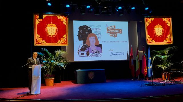 Alcantarilla entrega los Premios de la Mujer 2024 a Milagros Florenciano y a las cinco policías locales del municipio - 3, Foto 3