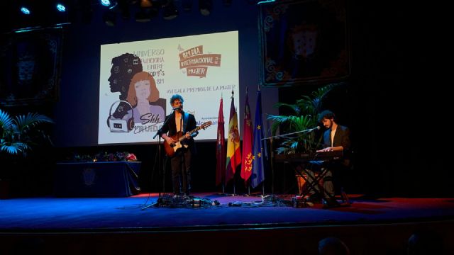 Alcantarilla entrega los Premios de la Mujer 2024 a Milagros Florenciano y a las cinco policías locales del municipio - 4, Foto 4