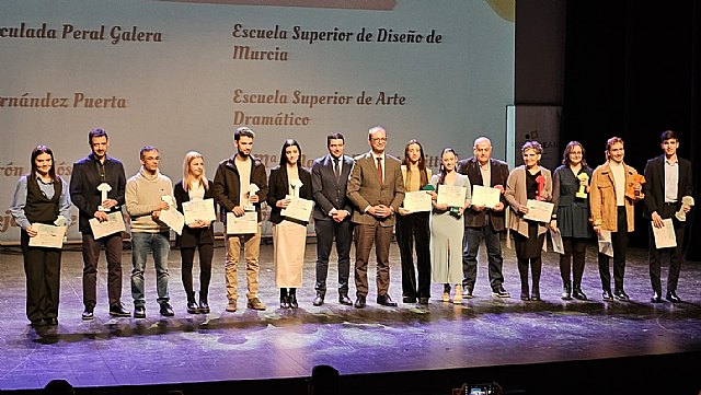 23 estudiantes reciben en Cieza los premios extraordinarios de enseñanzas artísticas profesionales, superiores y ESO para adultos - 1, Foto 1