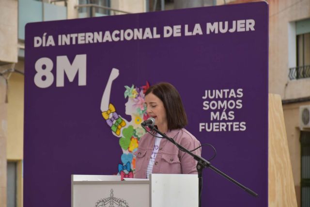 El Ayuntamiento de Calasparra conmemora el Día Internacional de la Mujer con un emotivo acto en la Plaza de La Corredera - 1, Foto 1
