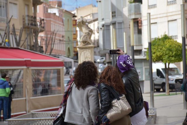 El Ayuntamiento de Calasparra conmemora el Día Internacional de la Mujer con un emotivo acto en la Plaza de La Corredera - 2, Foto 2