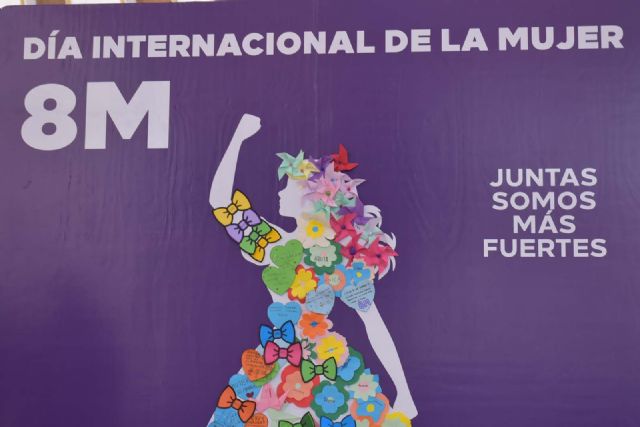 El Ayuntamiento de Calasparra conmemora el Día Internacional de la Mujer con un emotivo acto en la Plaza de La Corredera - 4, Foto 4