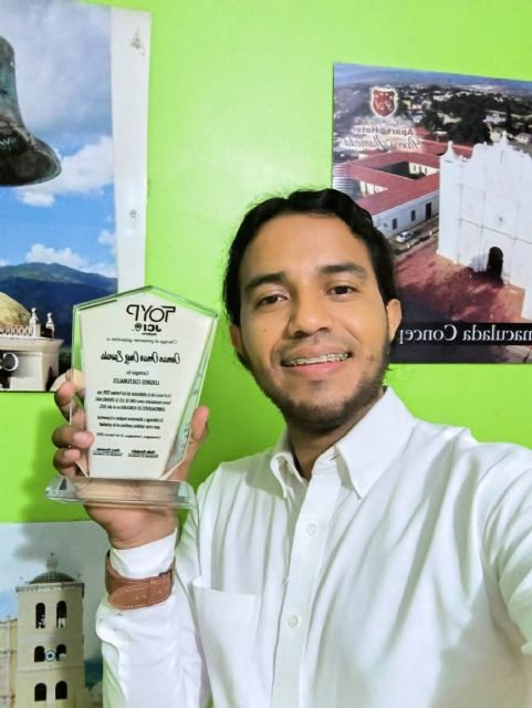 Reconocimiento a la Excelencia Cultural: Omar Cruz y sus huellas literarias en Honduras - 2, Foto 2