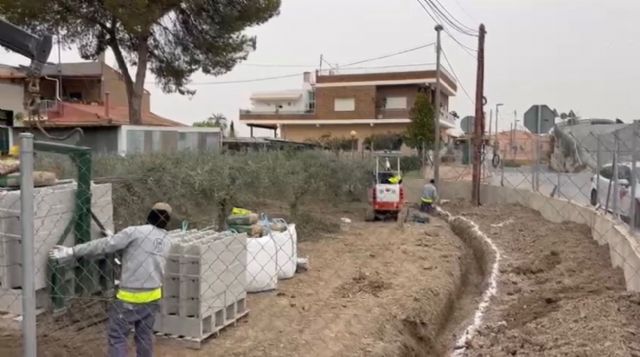 Un nuevo tramo de acera mejorará la seguridad peatonal en el Camino de Ti&ntilde;osa - 2, Foto 2