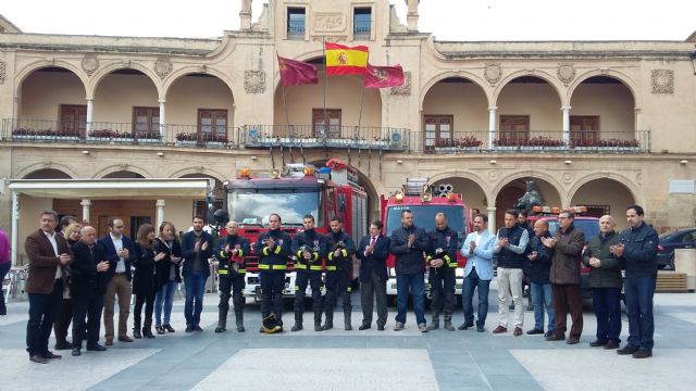 El Alcalde destaca la extraordinaria labor desarrollada por los bomberos en Lorca - 1, Foto 1