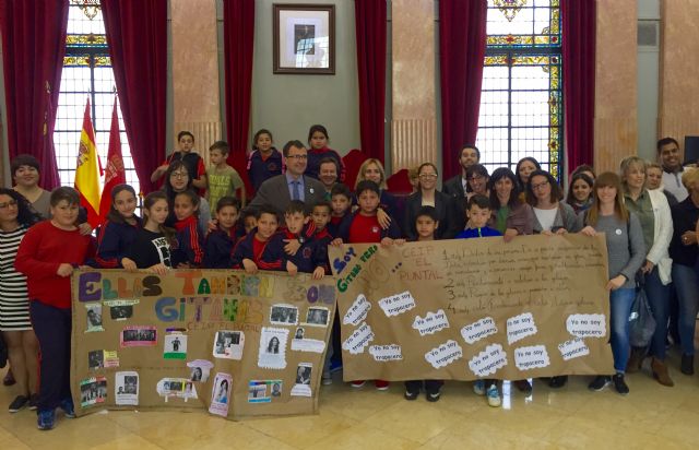 Homenaje de la comunidad gitana en Murcia a las 500.000 víctimas romaníes del holocausto - 2, Foto 2