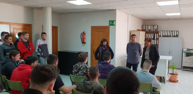 La Concejala para la Formación e Inserción Laboral, Concepción Orenes, visita al alumnado de los nuevos Programas Mixtos de Empleo y Formación El Romeral 2 y El Romeral 3 - 1, Foto 1