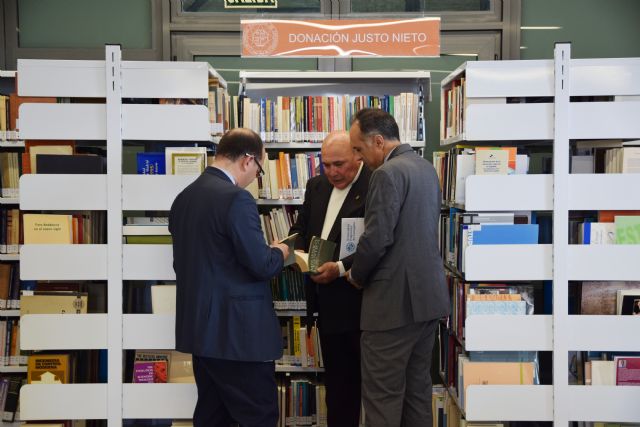 Justo Nieto dona dos mil ejemplares al fondo bibliotecario de la Politécnica de Cartagena - 2, Foto 2