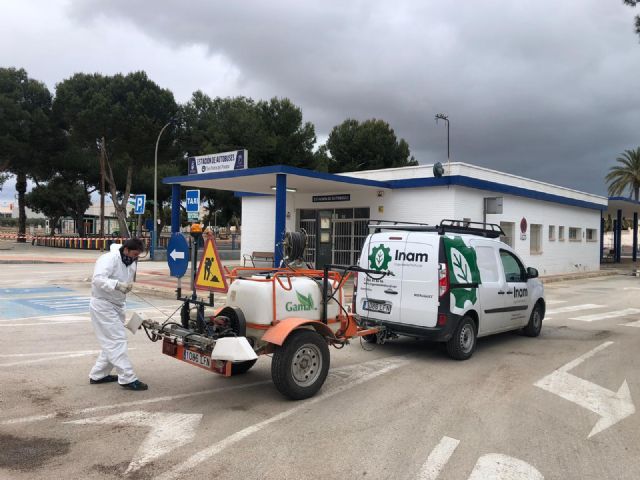 Máquinas quitanieves, agentes forestales y agricultores refuerzan las labores de limpieza y desinfección en San Pedro del Pinatar - 1, Foto 1