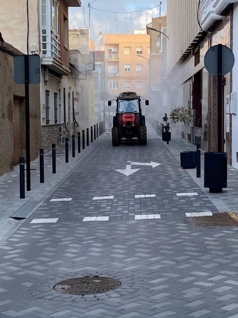Máquinas quitanieves, agentes forestales y agricultores refuerzan las labores de limpieza y desinfección en San Pedro del Pinatar - 3, Foto 3