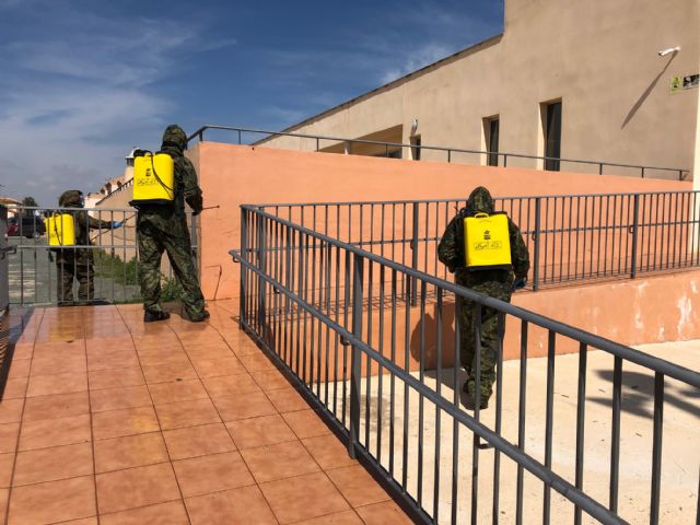 La Armada se desplaza a Torre Pacheco para realizar labores de limpieza y desinfección en los accesos a los Centros de Salud - 3, Foto 3