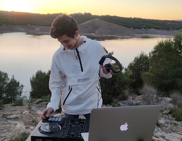 DJ Tenza, un joven murciano que intenta abrirse paso en el espectáculo promocionando paisajes de la Región en una situación más que complicada, Foto 1