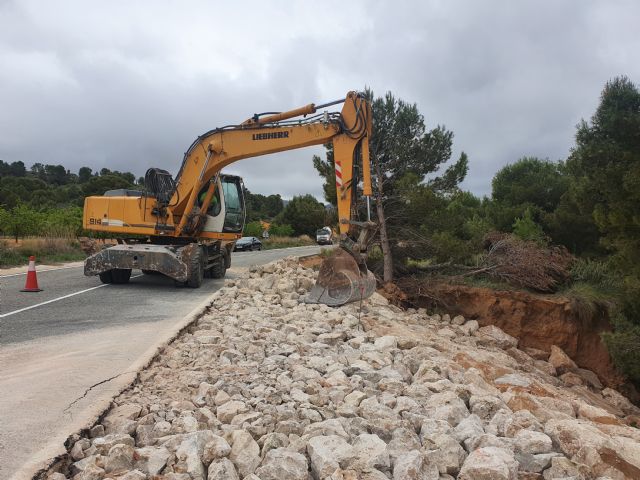 Comienzan las obras de mejora de la carretera de la pedanía jumillana de La Celia dañada por la dana - 1, Foto 1