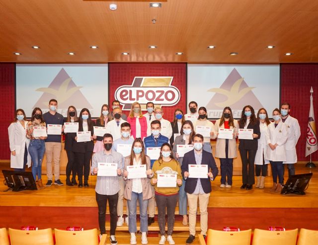 Grupo Fuertes y la UMU entregan los diplomas a los alumnos de la cuarta promocin del programa Business Talent, Foto 1