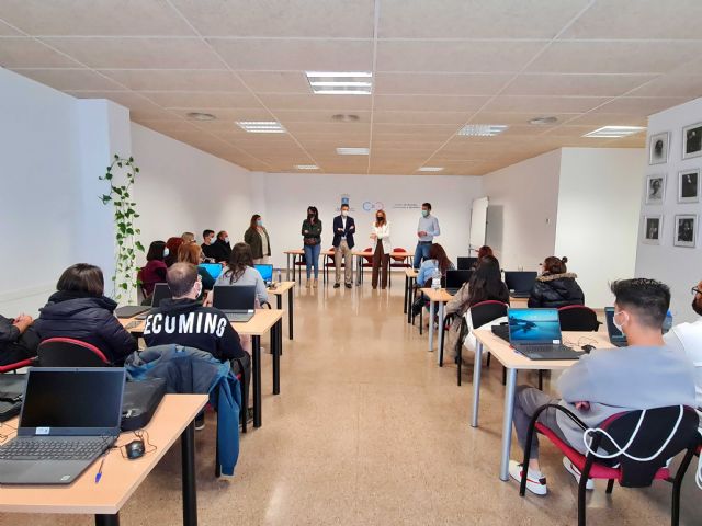 El Ayuntamiento de Caravaca pone en marcha un programa de empleo con jóvenes para la conservación y digitalización del Archivo Histórico Municipal - 1, Foto 1