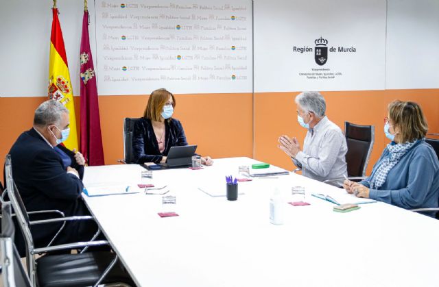 La Comunidad avanza en un nuevo modelo de cuidados de larga duración para mayores y dependientes - 1, Foto 1