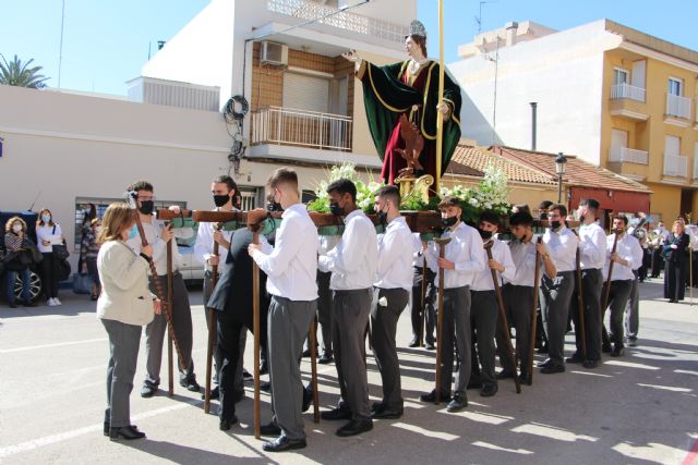 El traslado de San Juan Evangelista con los niños del colegio San Pedro Apóstol marca el inicio de los desfiles procesionales - 1, Foto 1