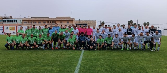 Totana rinde un merecidísimo homenaje al que fuera técnico municipal, Jesús Serrano Guerao, en el partido benéfico en favor de la Asociación ELA Región de Murcia, Foto 1