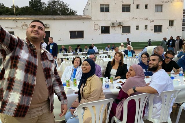 El Barrio de la Concepción celebra una multitudinaria ruptura del ayuno en Ramadán - 1, Foto 1
