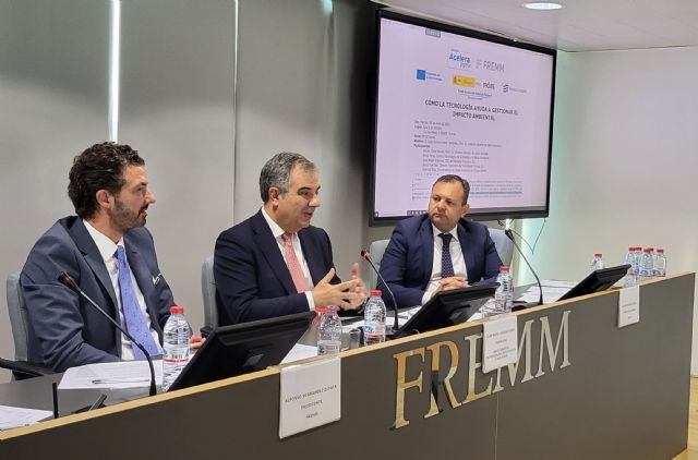 Vázquez destaca el impulso de la sostenibilidad en el Plan Industrial de la Región de Murcia y la necesidad de avanzar hacia una economía descarbonizada y circular - 2, Foto 2