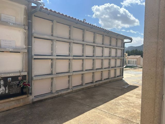 El cementerio municipal amplía sus instalaciones con la construcción de 32 nichos - 1, Foto 1