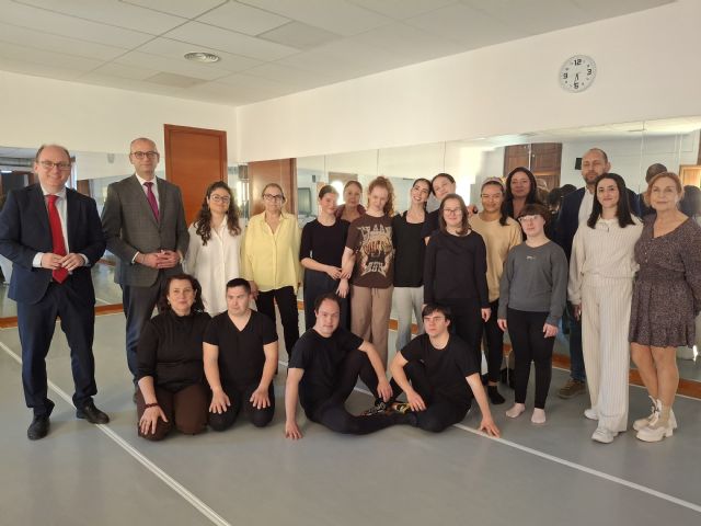 Educación incorpora a siete usuarios de Assido a las clases de danza del Conservatorio Teresa Souán Bernal - 1, Foto 1