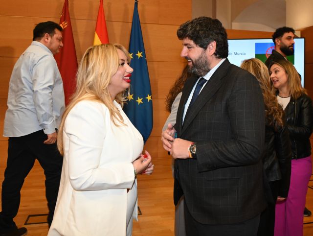 López Miras anuncia la concesión de la Medalla de Oro de la Región de Murcia al Pueblo Gitano en el 600 aniversario de su presencia en España - 1, Foto 1