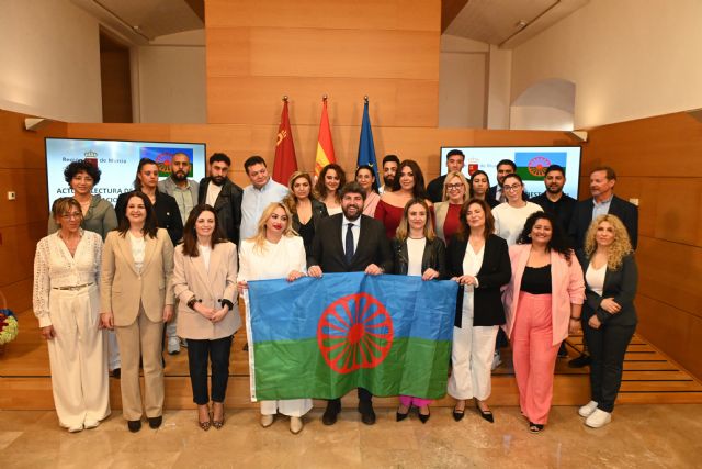 López Miras anuncia la concesión de la Medalla de Oro de la Región de Murcia al Pueblo Gitano en el 600 aniversario de su presencia en España - 2, Foto 2