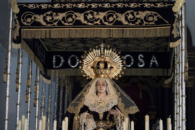 Sevilla. Un palio del siglo XVIII y una devoción centenaria, la “bajada” de la Virgen de la Soledad emociona a su pueblo de Alcalá del Río - 3, Foto 3
