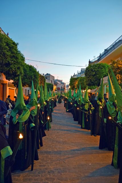 Alcalá del Río se rinde al paso de la Vera-Cruz en una tarde de emoción y fervor - 4, Foto 4