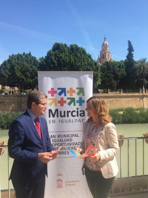 Los centros de la mujer de Murcia exhiben sus obras artísticas en la II Muestra Cultural de Actividades Culturales - 1, Foto 1