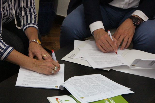 El Ayuntamiento y ACUDE firman un convenio para la conservacin de fincas municipales de inters ambiental, Foto 3