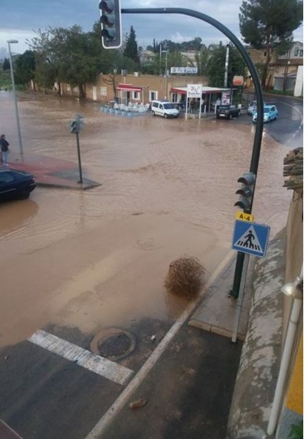 DEMOCRACIA PLURAL. CABEZO DE TORRES: Cielo rojazo, agua a porrazos - 1, Foto 1